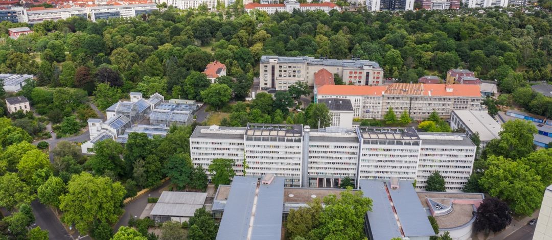 Luftaufnahme der Fakultät für Chemie und Mineralogie in der Johannisallee. 