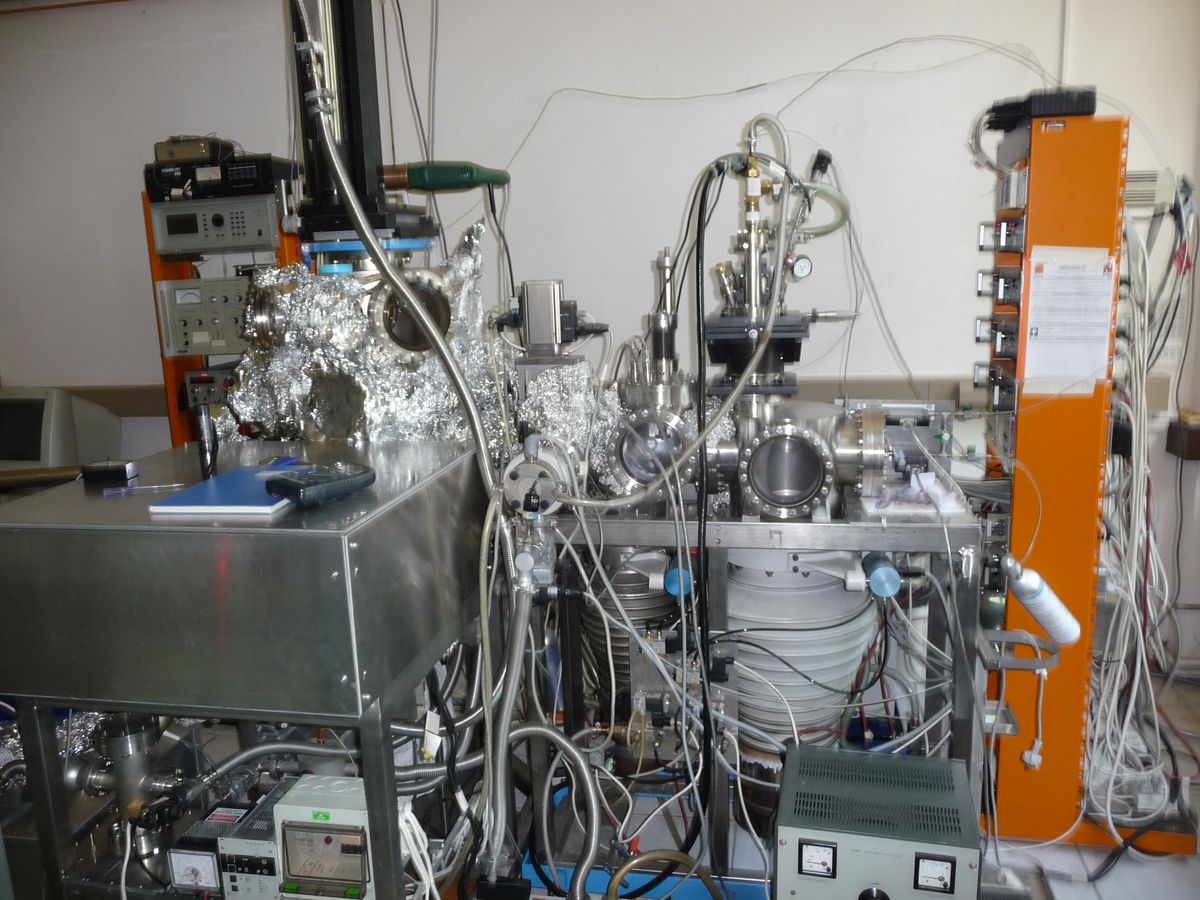 enlarge the image: Picture of the molecular beam apparatus (Denecke Group)