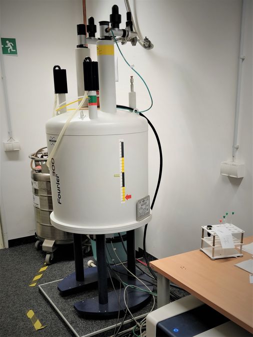 Foto eines NMR-Spektrometers