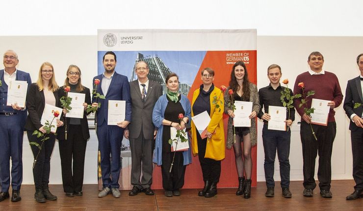 The picture shows the award winners (Dr. Marcel Sickert, 2nd from right) for special commitment in teaching 2020/2021 together with Prof. R. Gläser (centre) Vice President for Talent Development: Studies and Teaching.