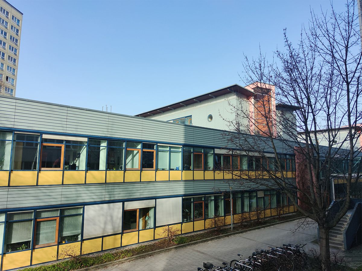 enlarge the image: Foto des Hauptgebäudes der Fakultät für Chemie und Mineralogie